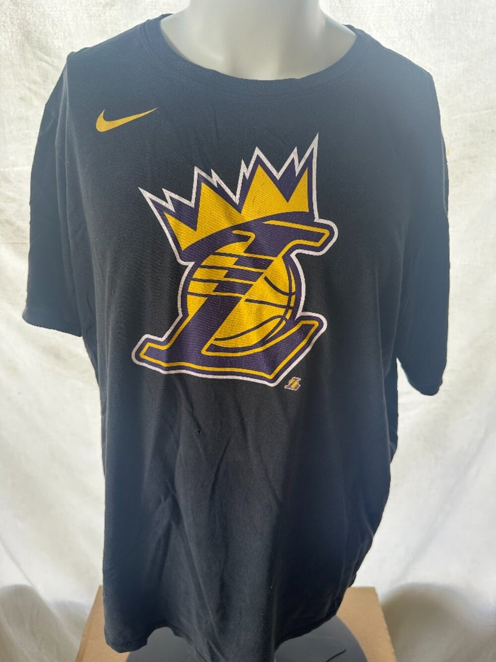 Los Angeles Lakers Lebron James Crown Nike Men's Black Shirt Large Cotton